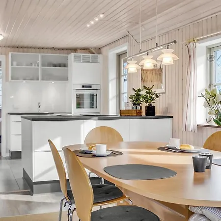 Lovely In Romo With Kitchen *