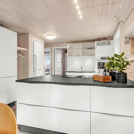Lovely In Romo With Kitchen *